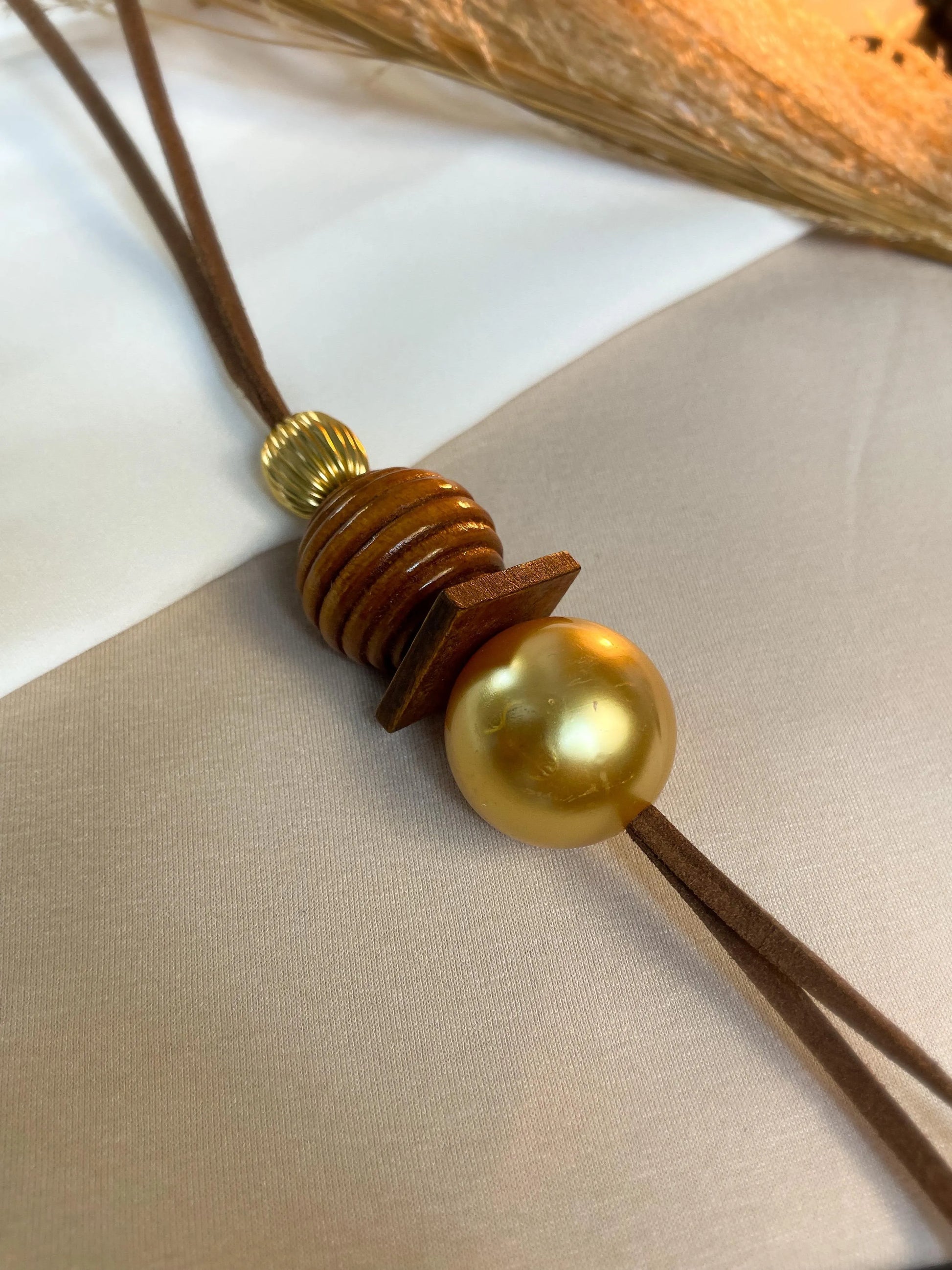 Colar Saturno - Dourado