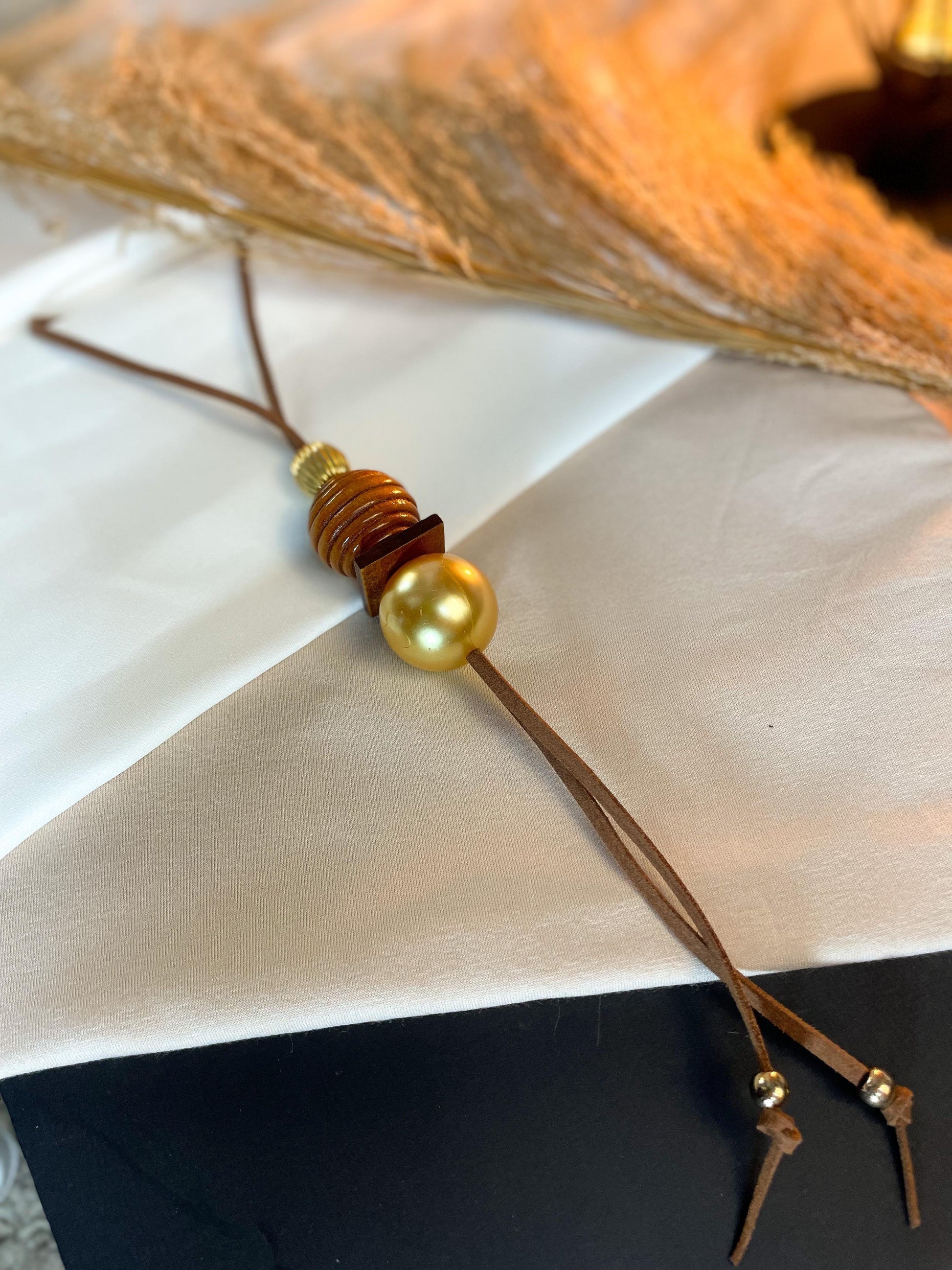 Colar Saturno - Dourado