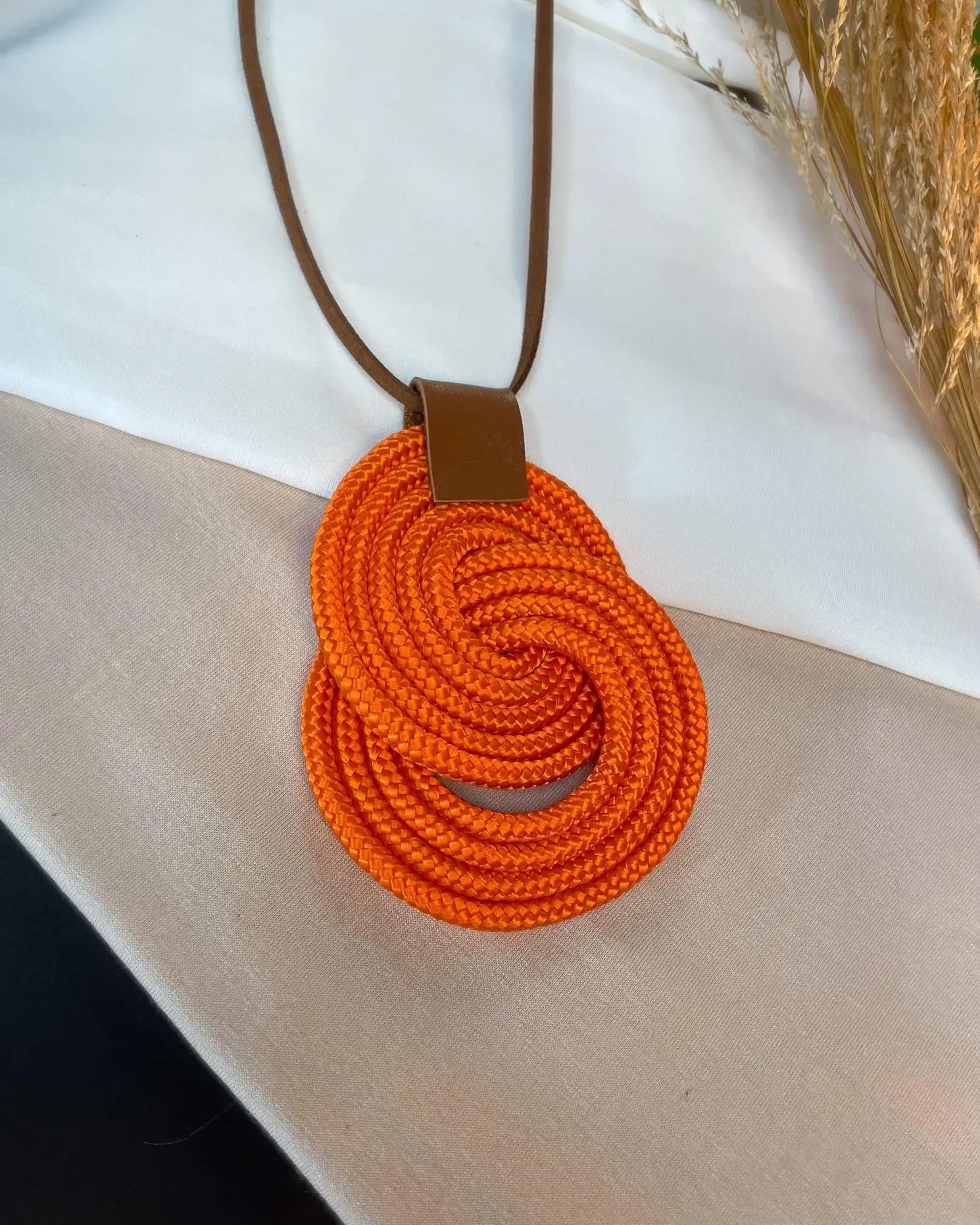 Colar Eclipse - Laranja