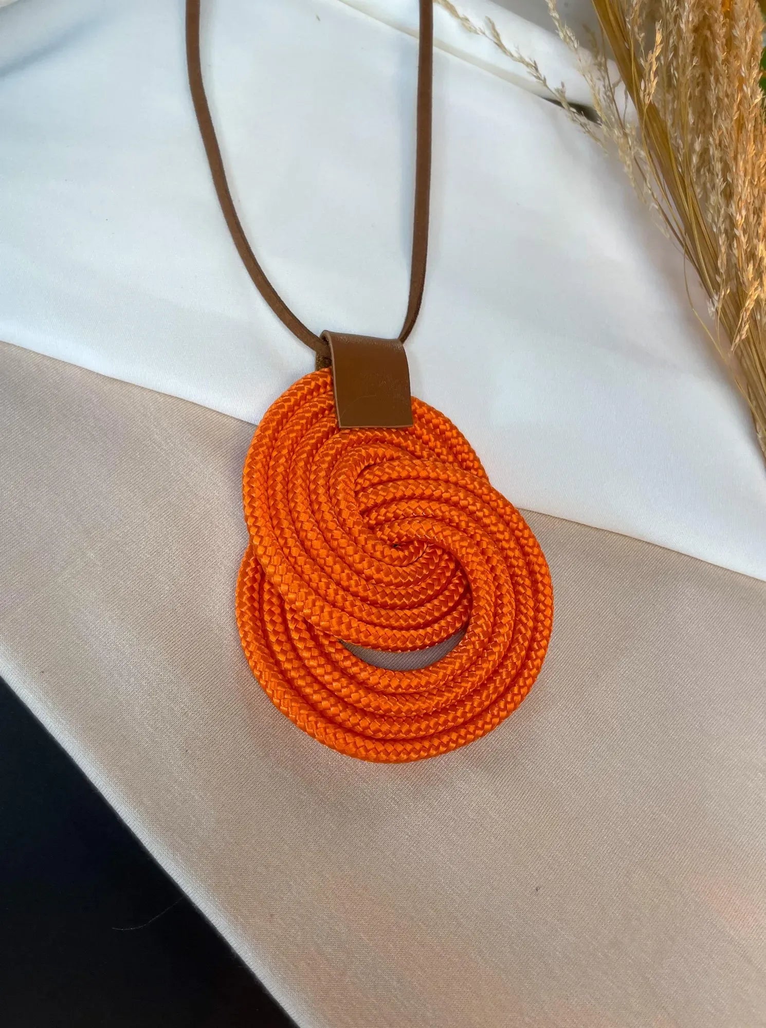Colar Eclipse - Laranja