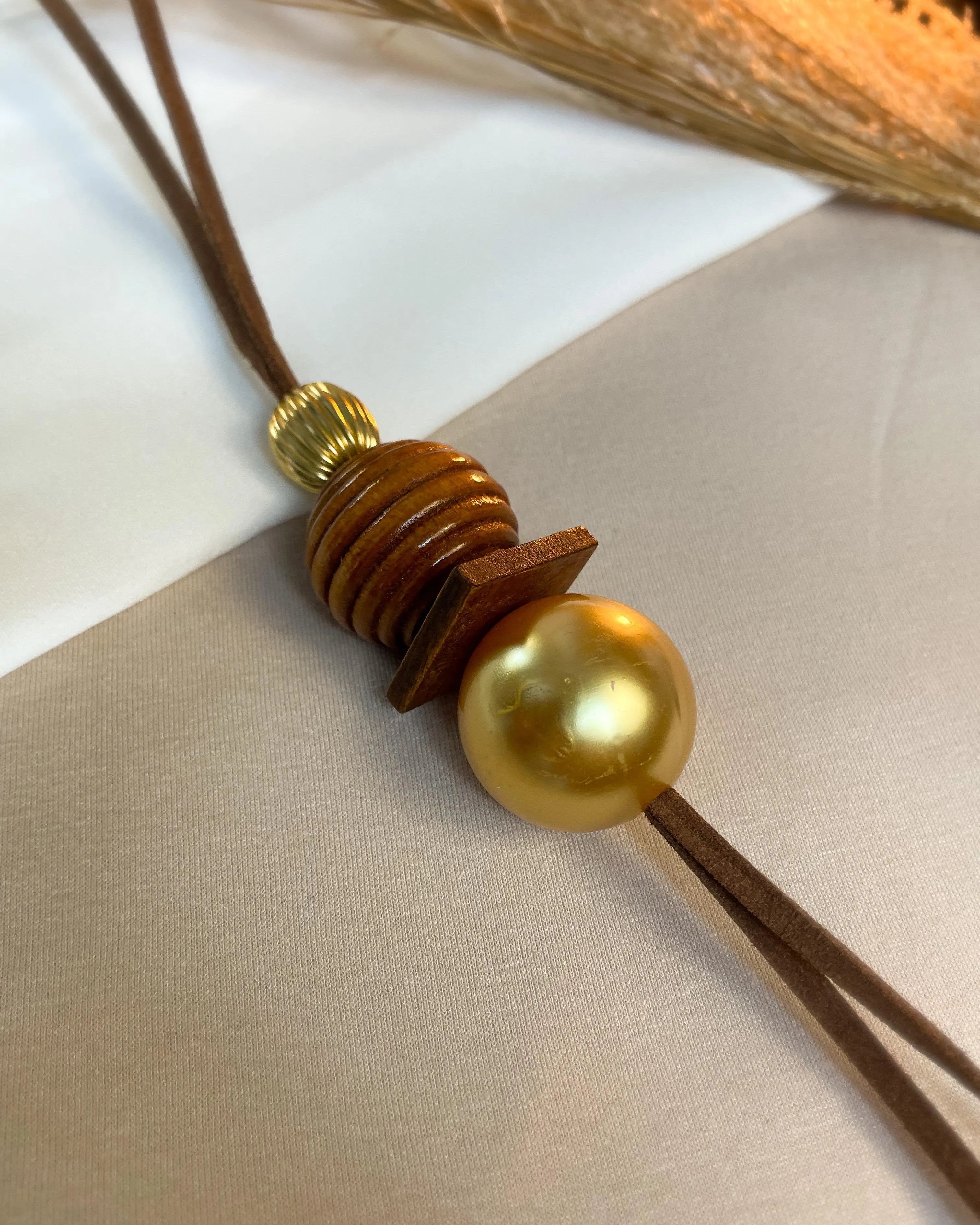 Colar Saturno - Dourado