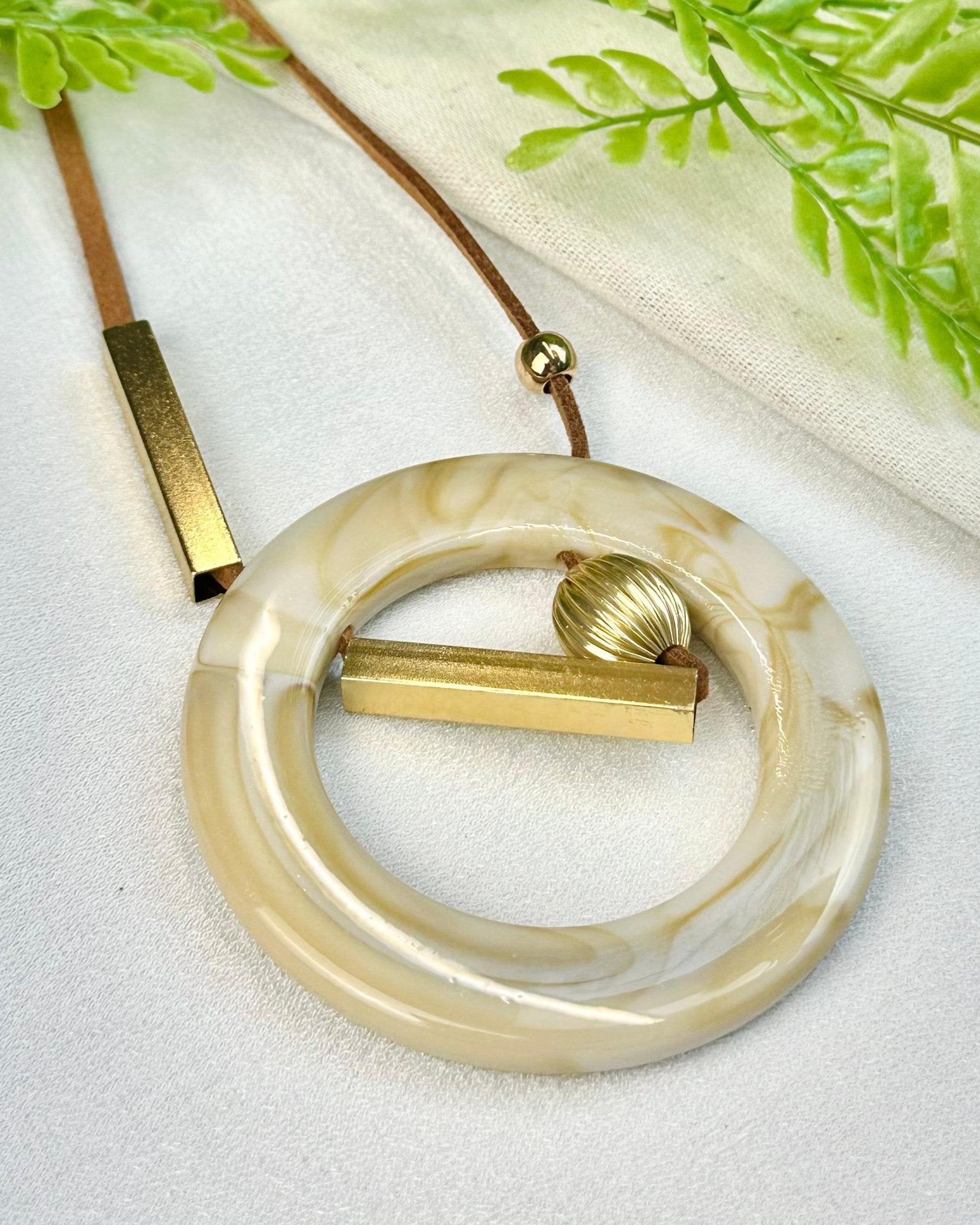Colar Medal - Bege