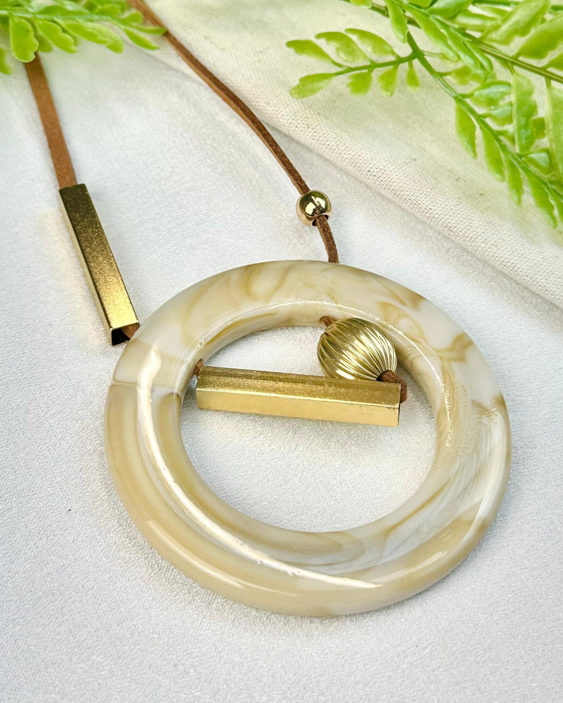 Colar Medal - Bege